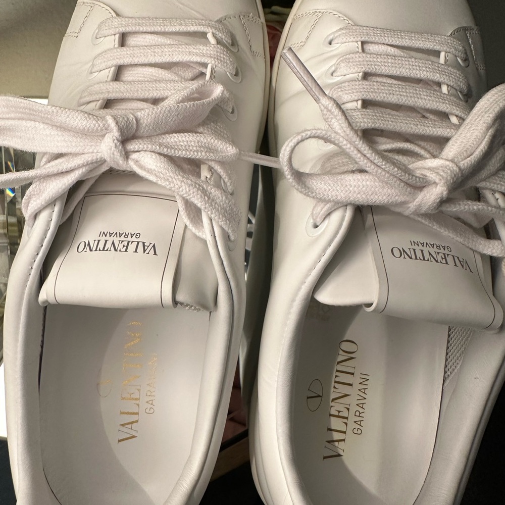 VALENTINO GARAVANI
Backnet leather trainers
36.5 EU. Worn once - Picture 15 of 16